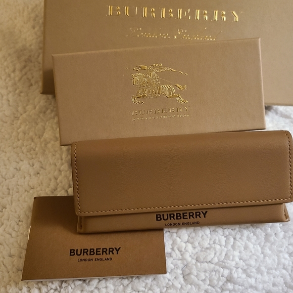 💕AUTHENTIC💕 Women's Burberry Eyewear- Polarized NWT - Picture 10 of 11